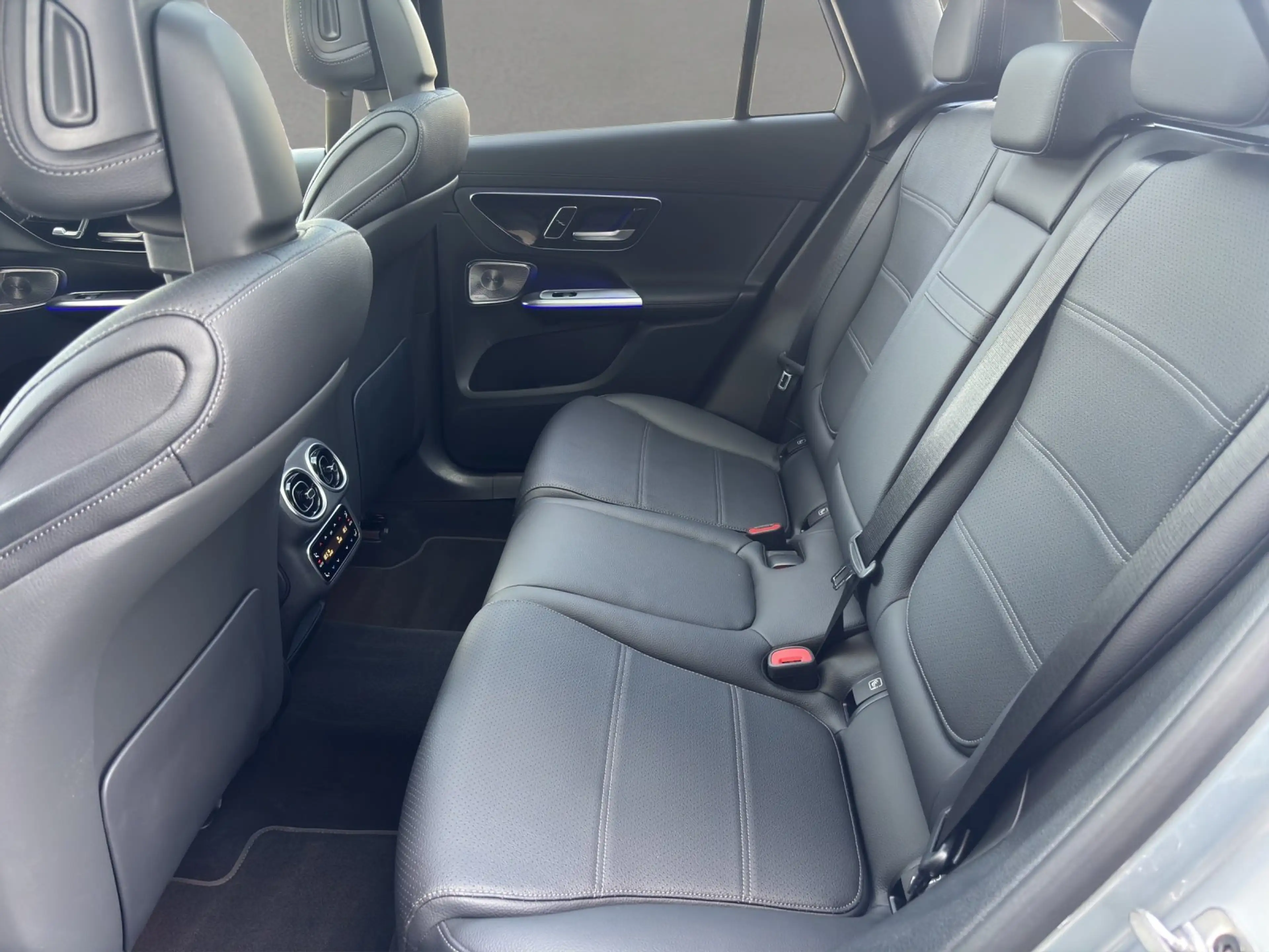 Mercedes-Benz GLC 450 GLC450d AMG Prem+ DISTRO Standhz AHK Massage HUD — photo 13