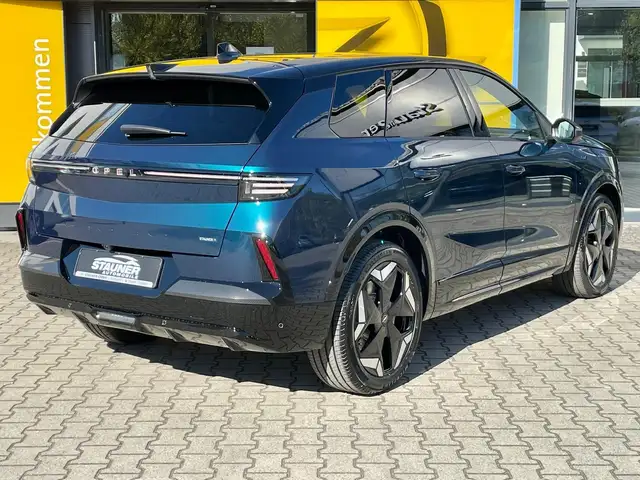 Opel Grandland view 3