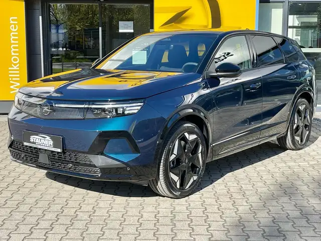 Opel Grandland view 2