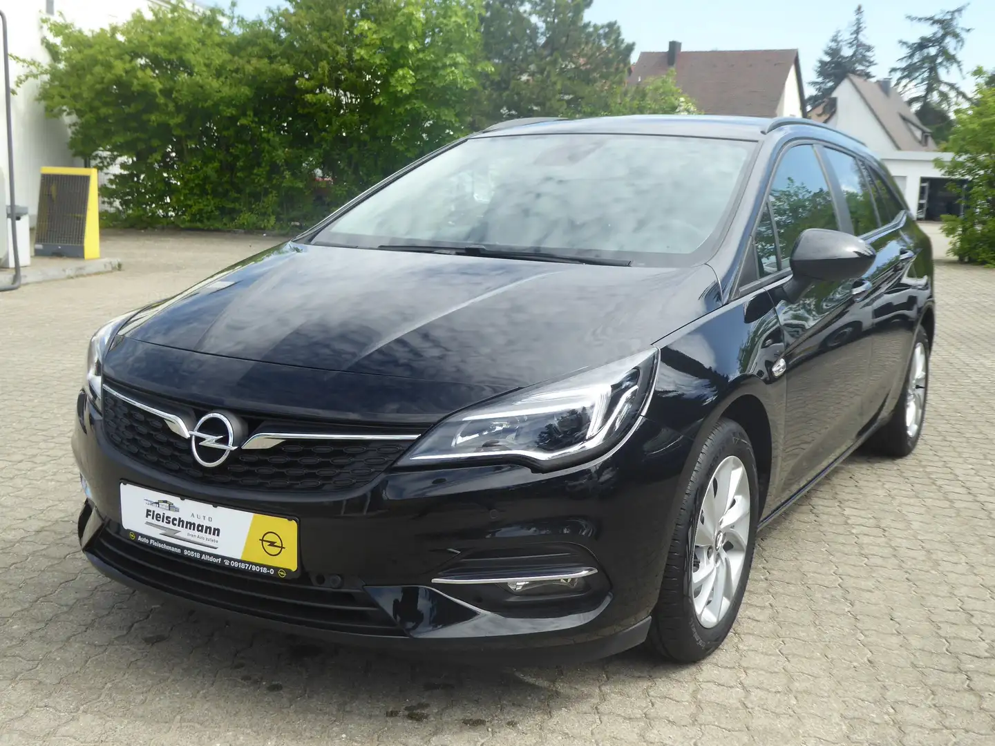 Opel Astra 1.2 Turbo Start/Stop Sports Tourer Schwarz - 1