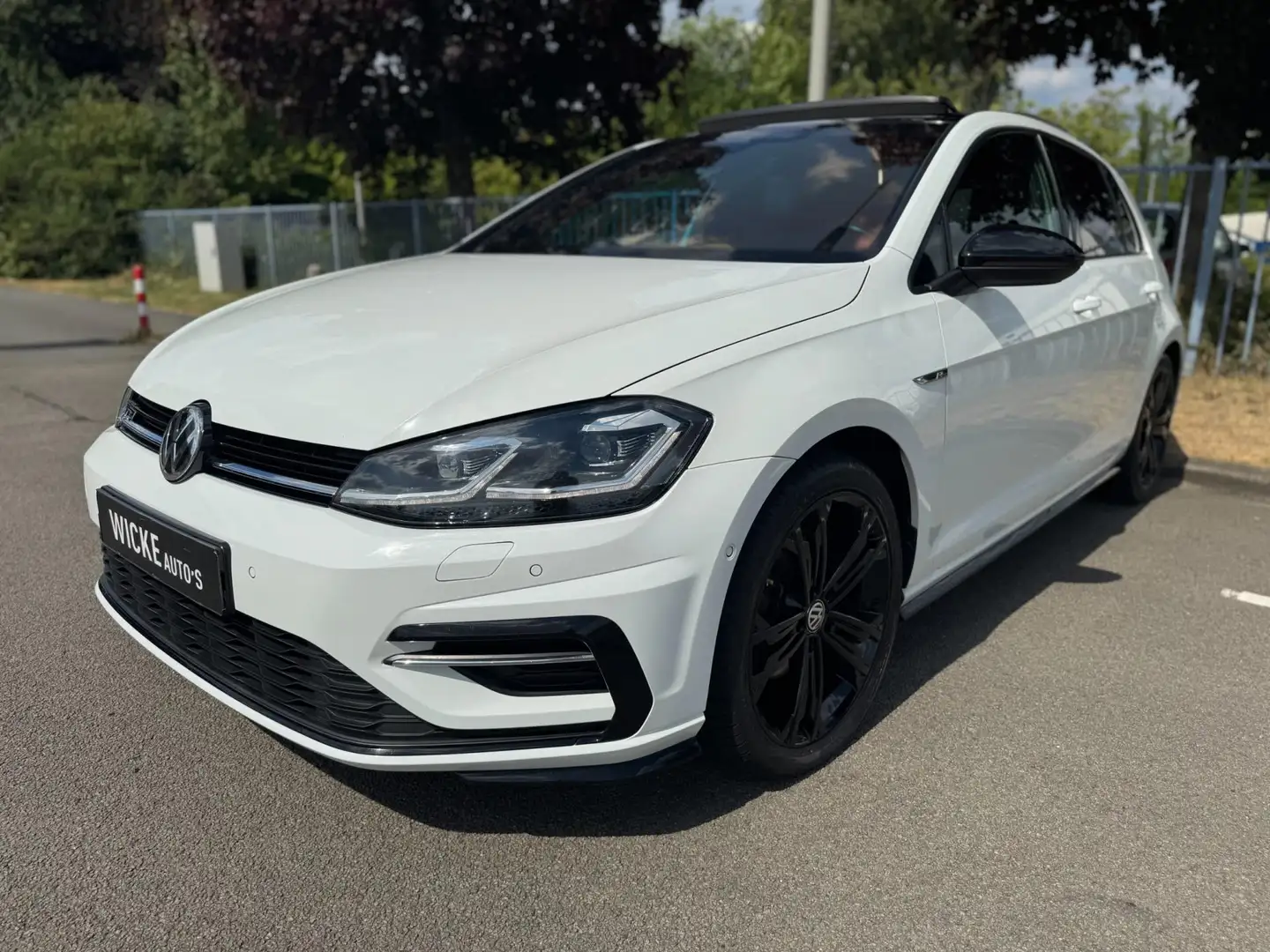 Volkswagen Golf 1.4 TSI Highline R Line DSG Pano Camera Navi Virtu Wit - 2