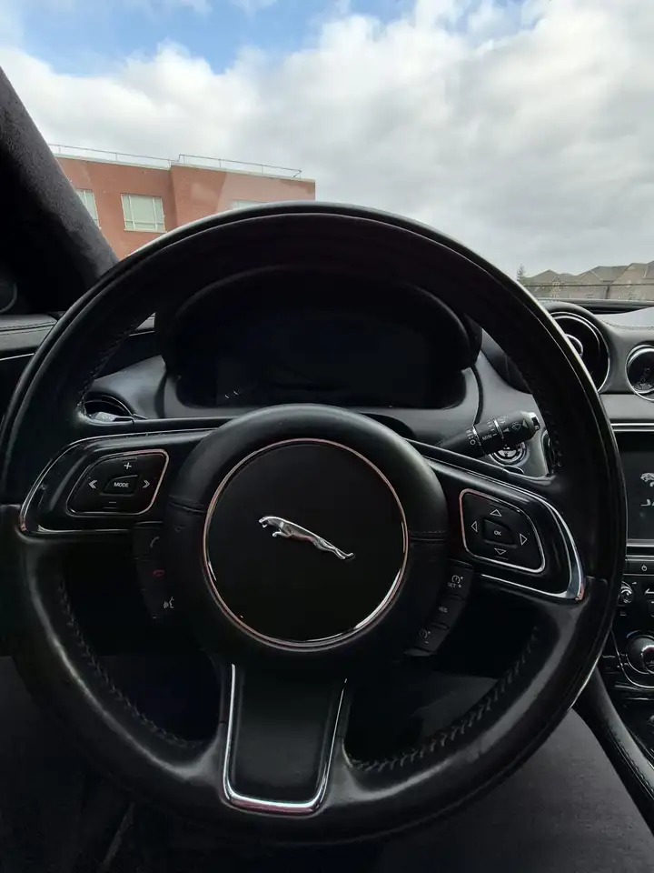 Jaguar XJ снимка Jaguar XJ