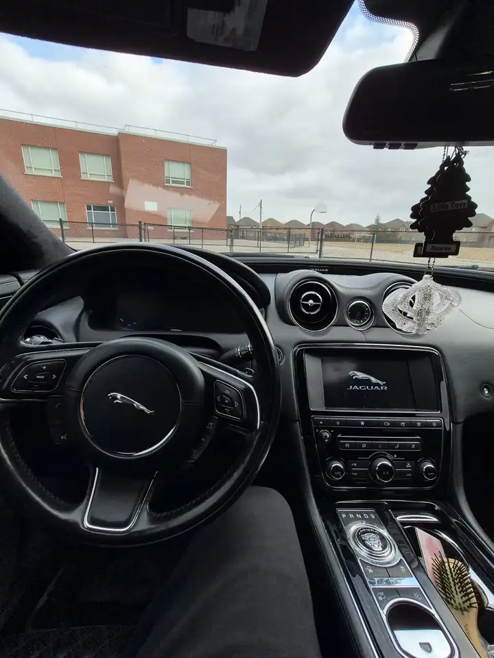 Jaguar XJ снимка Jaguar XJ