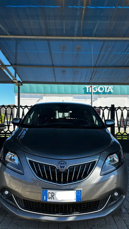Lancia Ypsilon Ypsilon 1.0 firefly hybrid Alberta Ferretti s — photo 1 of 8