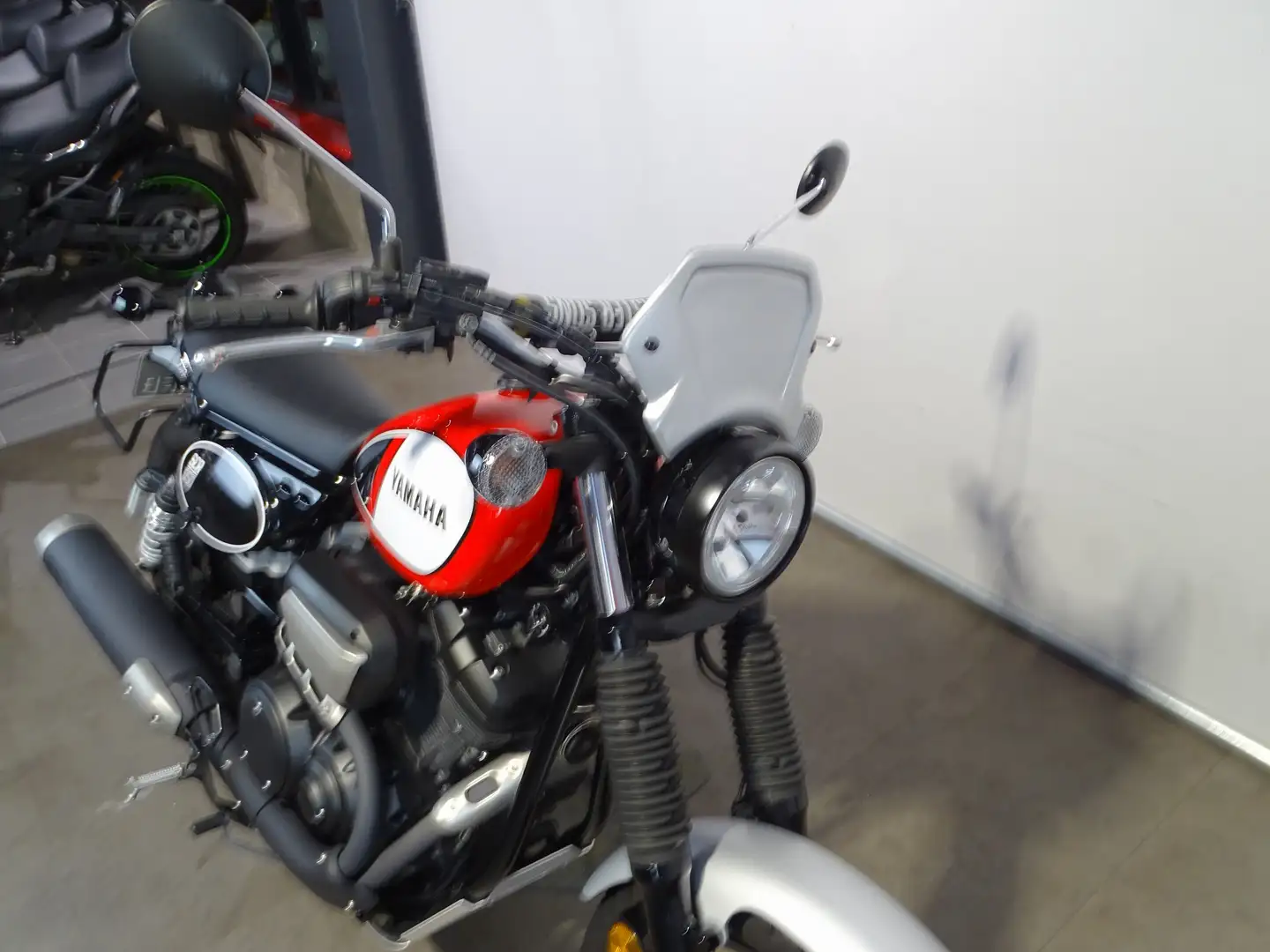 Yamaha SCR 950 Rouge - 2
