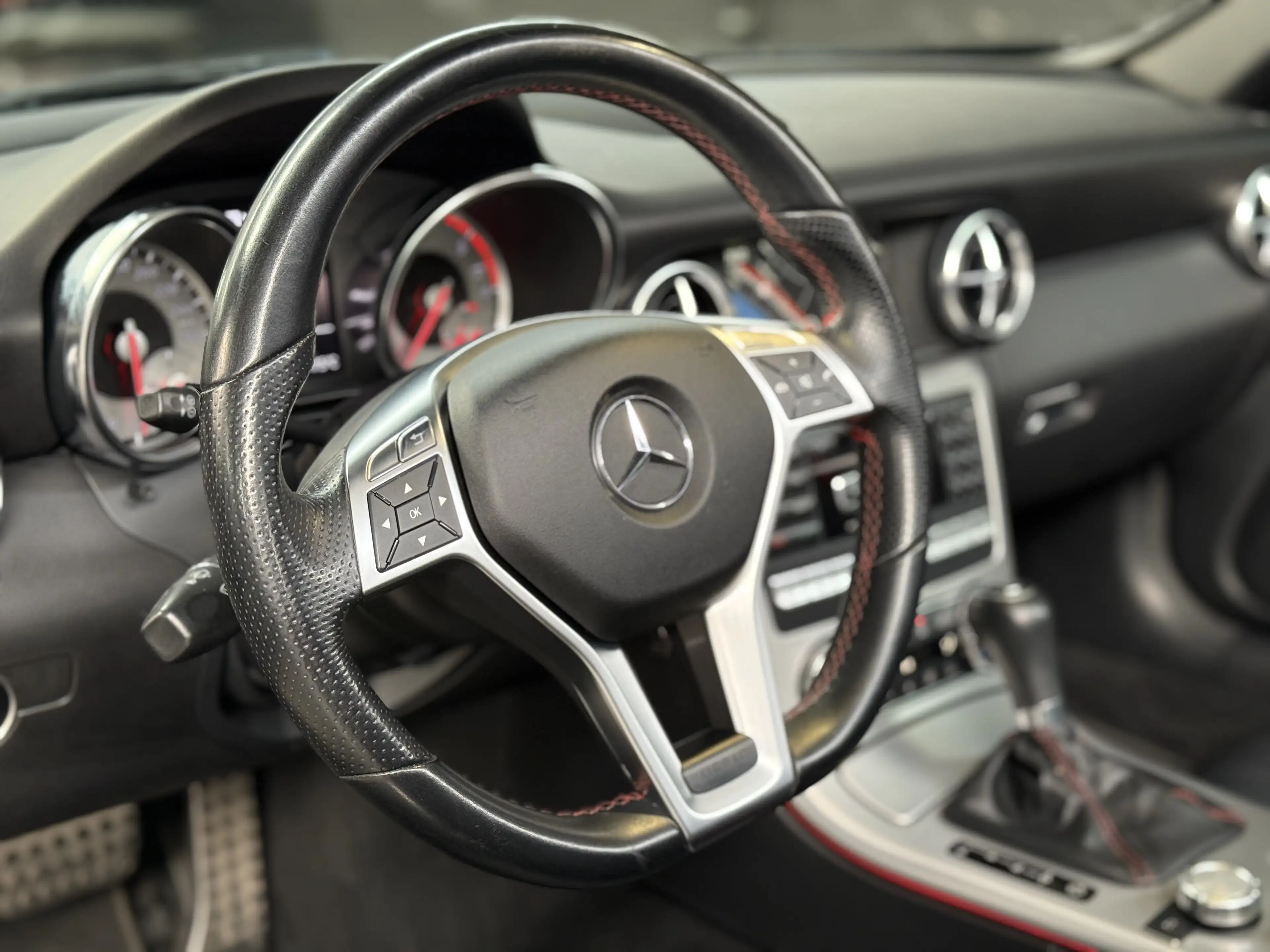 Mercedes-Benz SLK 250 D * PACK AMG * RADAR * SONO * AIRCRAFT * SIEGE CH — photo 7