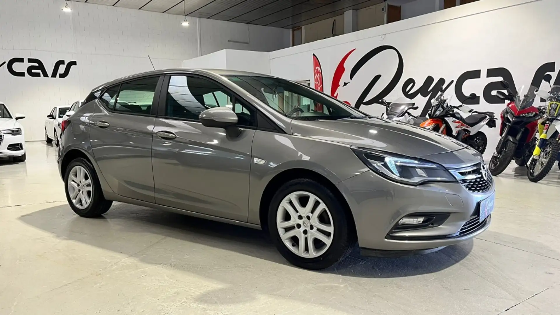 Opel Astra 1.6CDTi Business + 110 Gris - 1