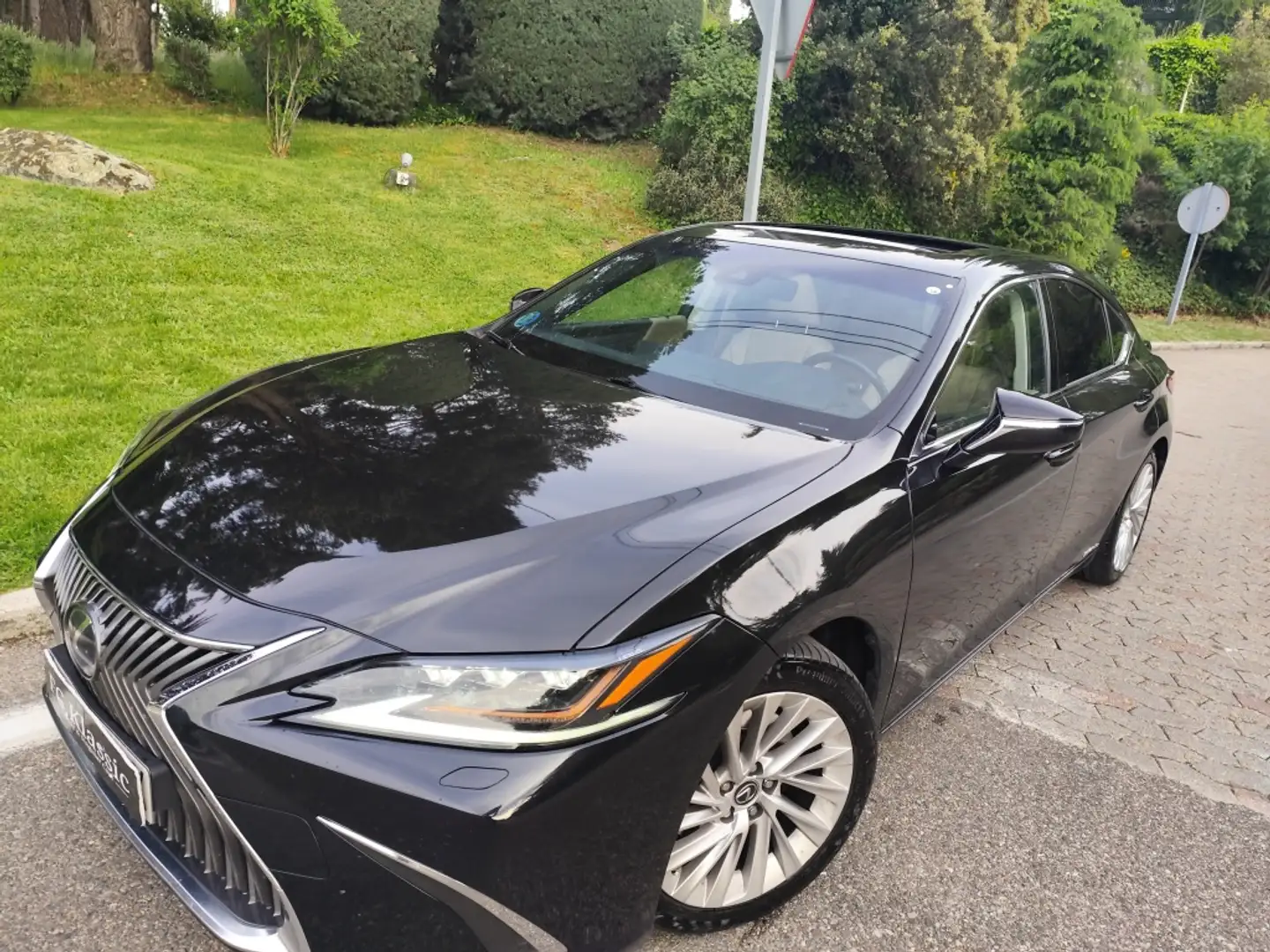 Lexus ES 300 300h Executive Černá - 2