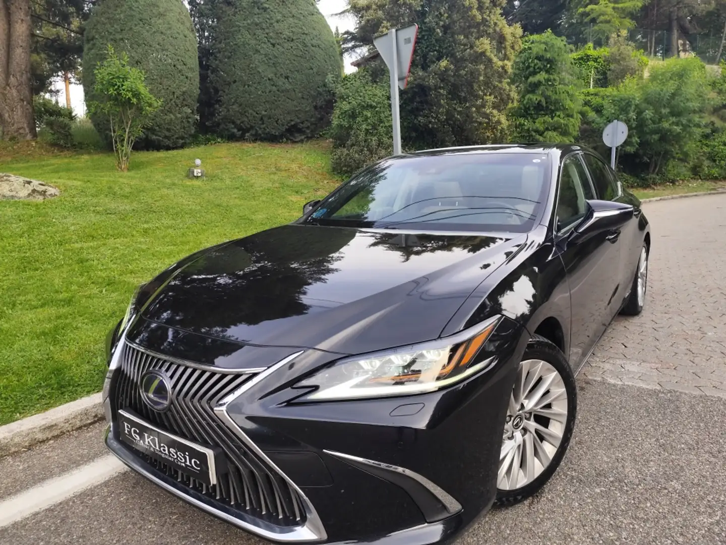 Lexus ES 300 300h Executive Černá - 1