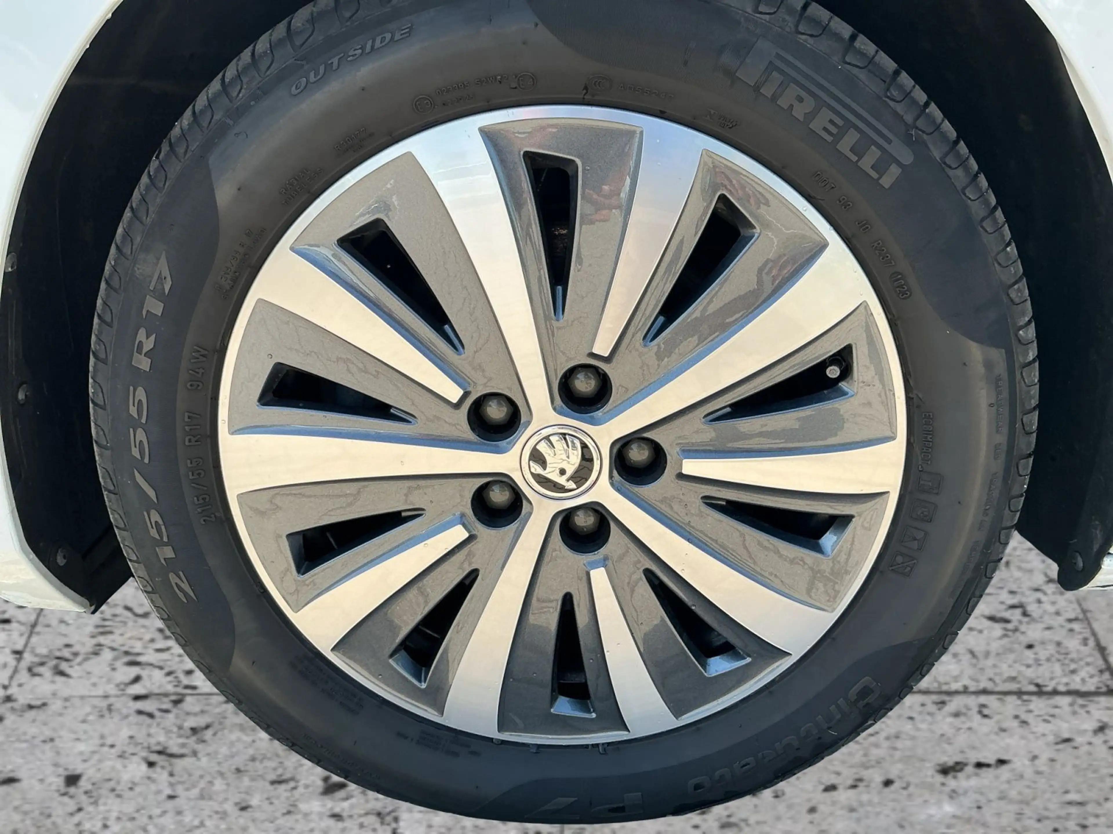 Skoda Superb Combi 2.0 TSI STYLE LED+NAVI+AHK+STANDHZG — photo 8