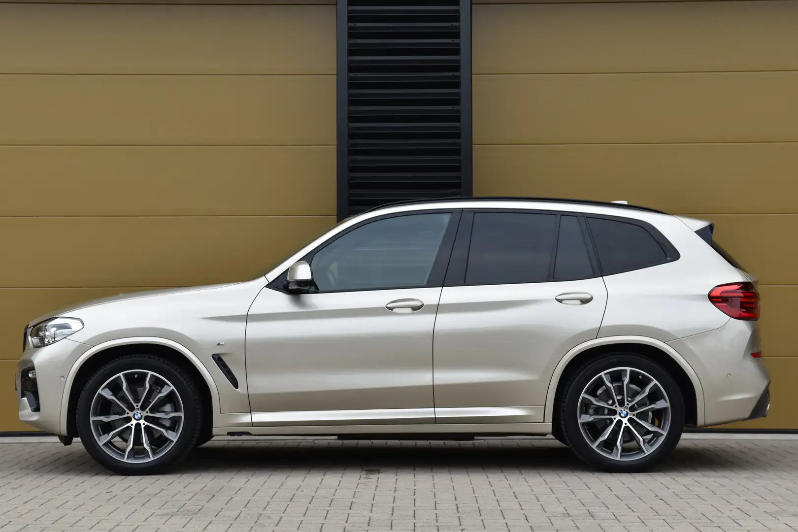 BMW X3 xDrive20i High Executive * M Sportpakket * Head-up Jaune - 2