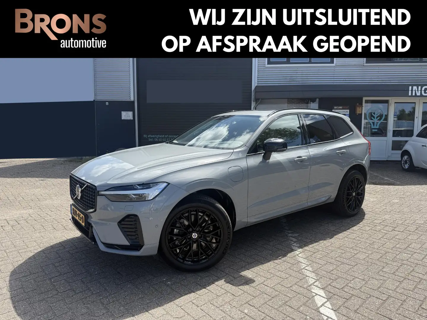 Volvo XC60 2.0 T8 Plug-in hybrid AWD Plus Dark 20” l leder l Grijs - 1