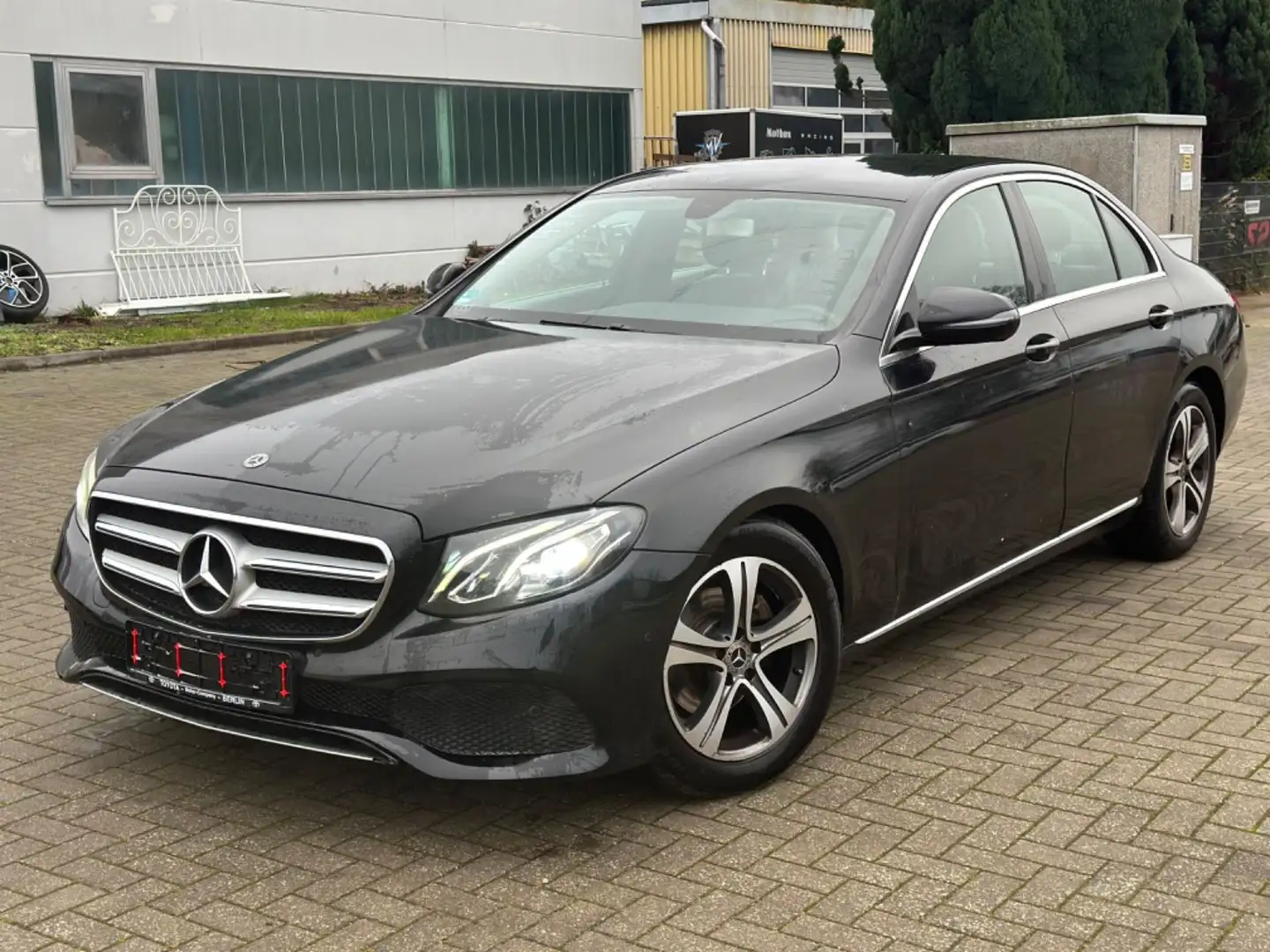 Mercedes-Benz E 200 d AVANTGARDE Automatik*Navi*PDC*Comand*Kam Bej - 1