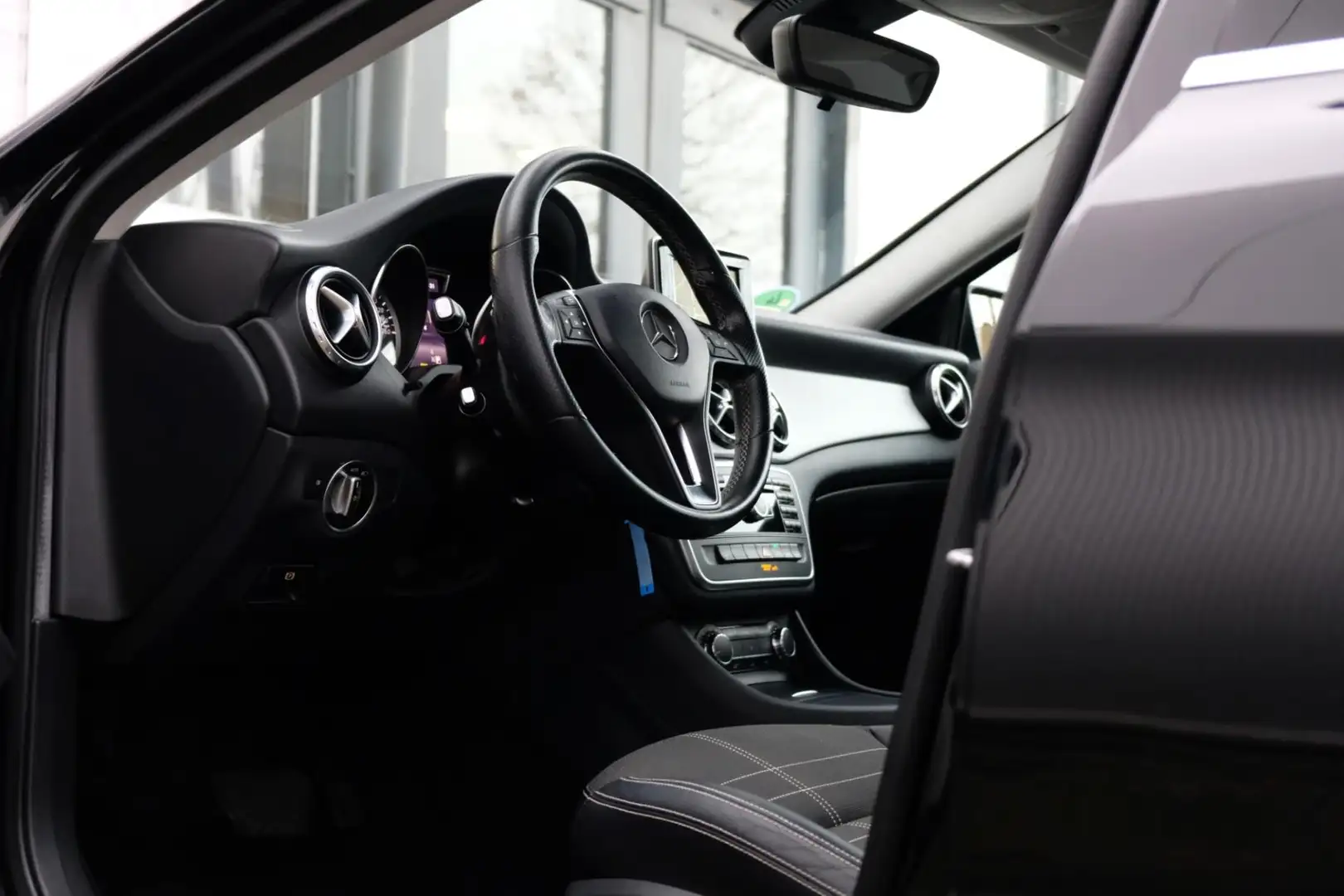 Mercedes-Benz GLA 200 Ambition automaat leder/navi/sportst. Zwart - 2