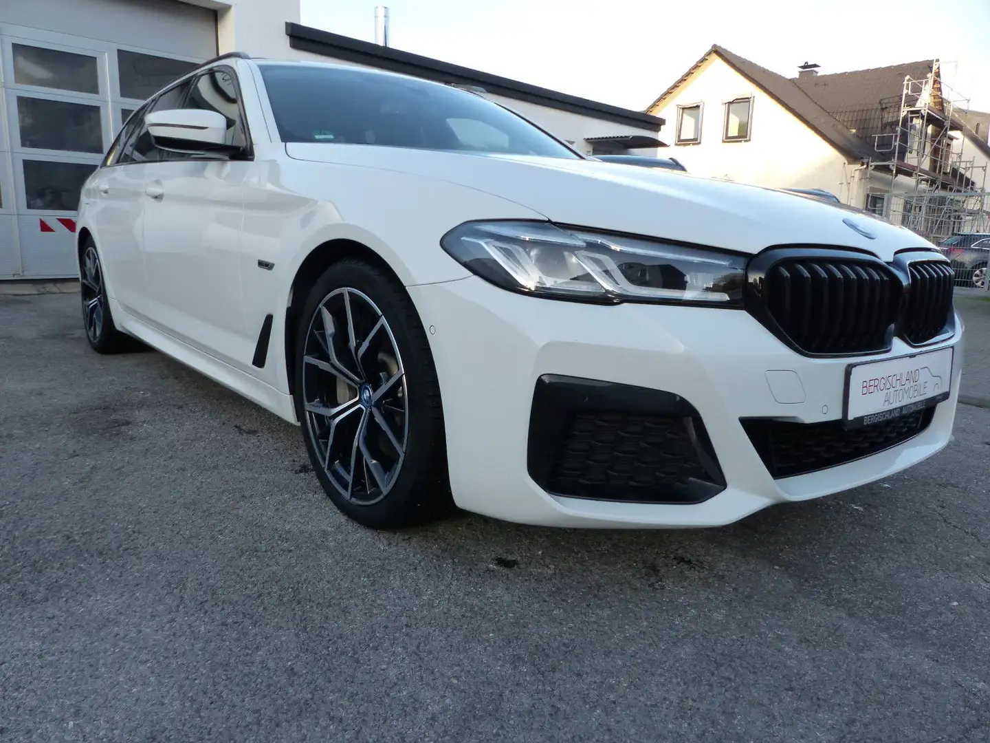 BMW 530 e M Sportpaket, Panorama, LED Weiß - 1