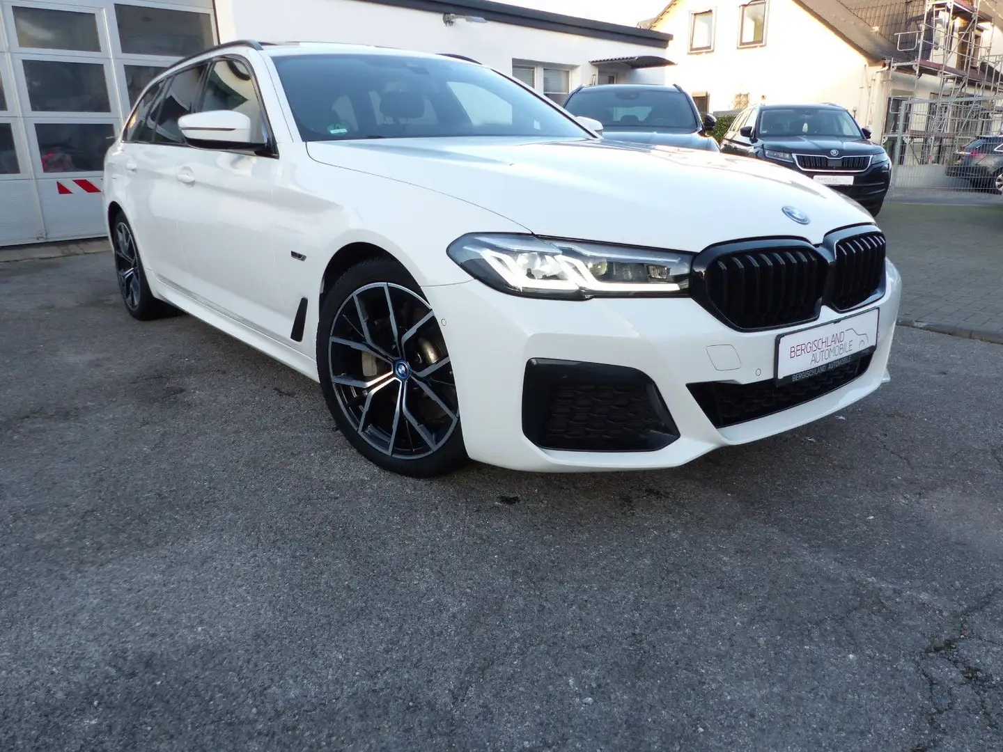 BMW 530 e M Sportpaket, Panorama, LED Weiß - 2