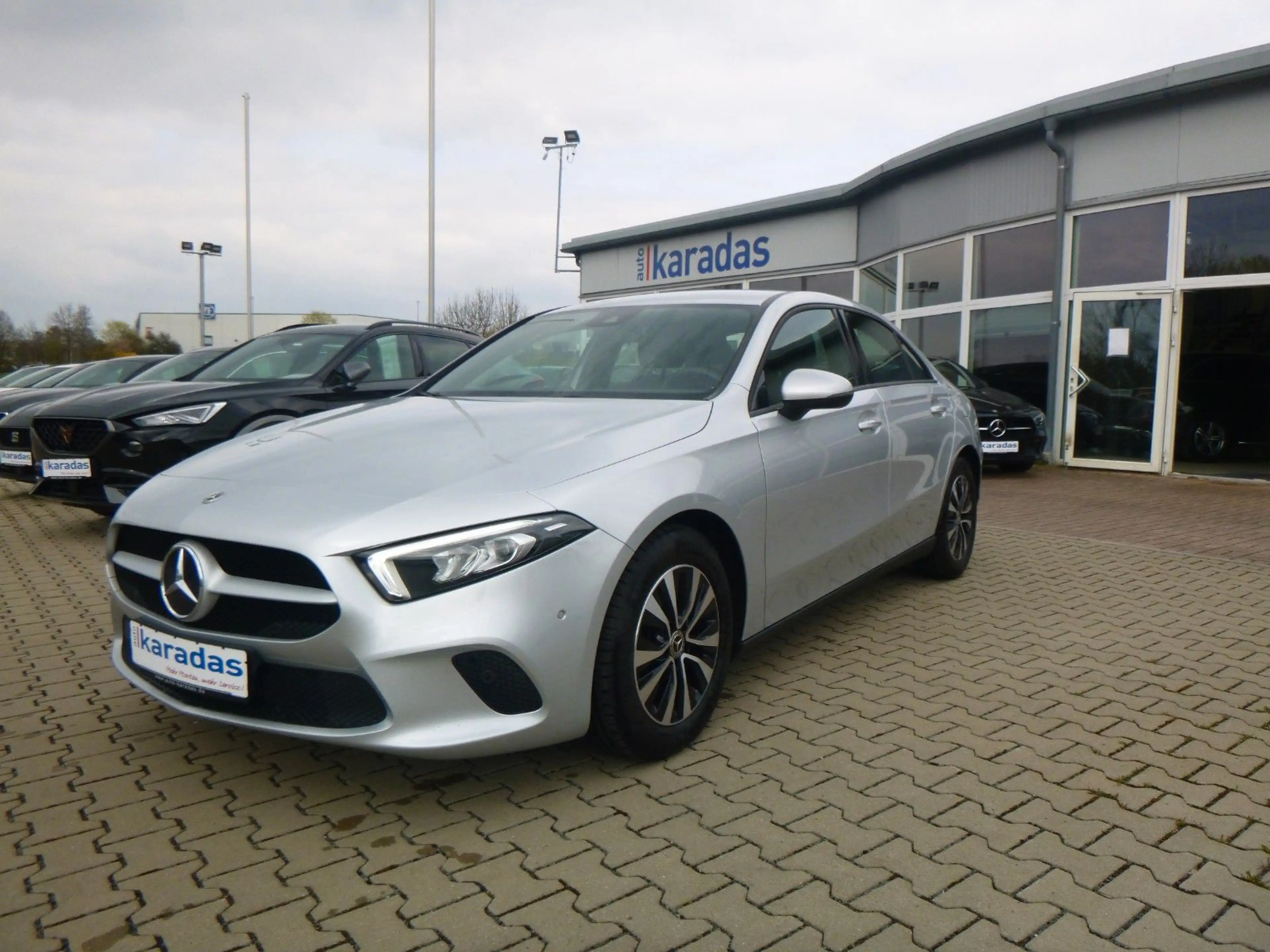 Mercedes-Benz A 180 Limousine NAV/LED/KAM/PDC/SHZ