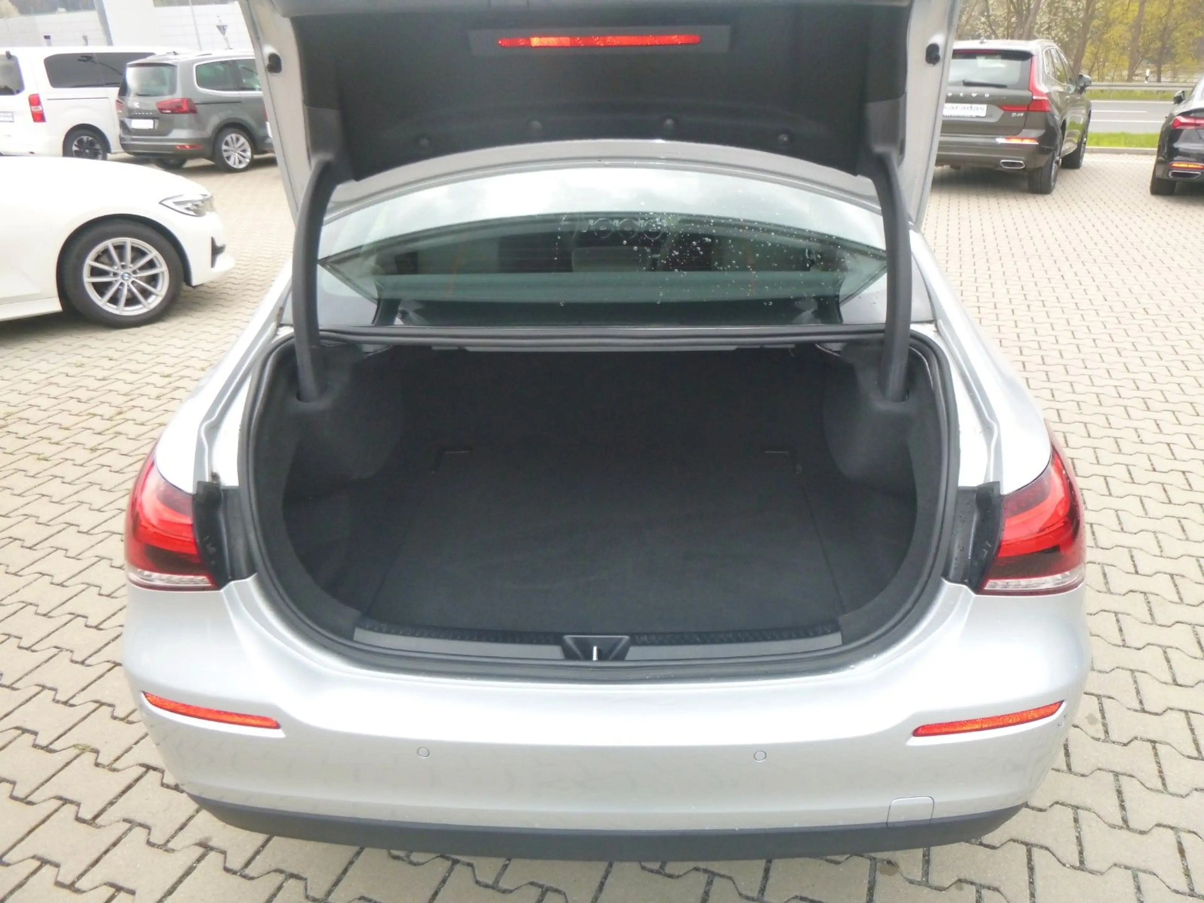 Mercedes-Benz A 180 Limousine NAV/LED/KAM/PDC/SHZ — photo 8