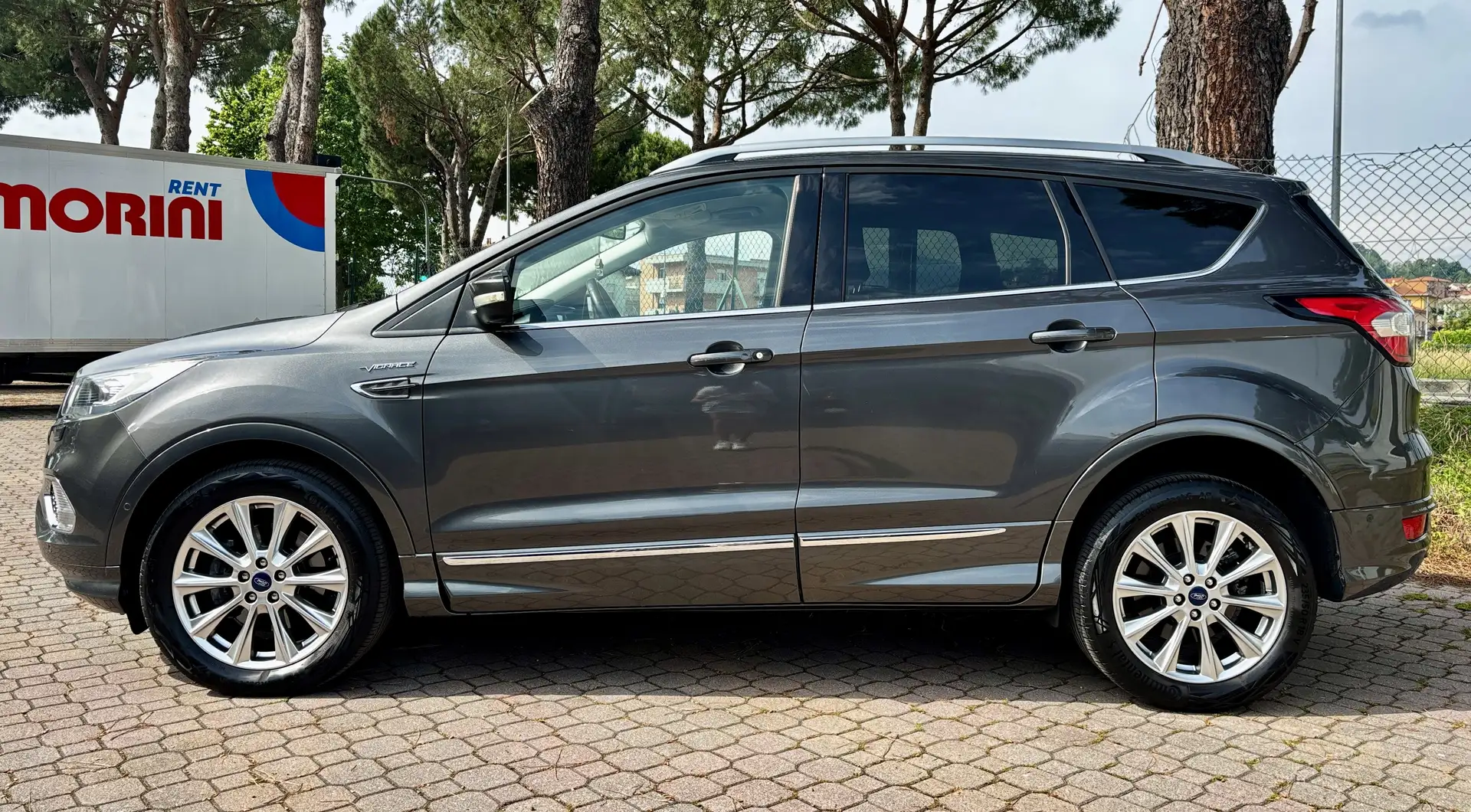 Ford Kuga Kuga 2.0 tdci Vignale s Grau - 2