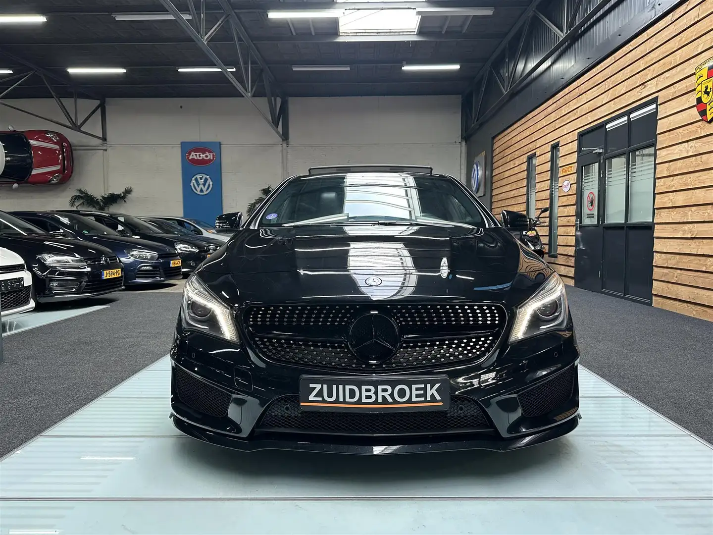 Mercedes-Benz CLA 200 AMG Shooting brake Xenon Pano Leer Automaat Clima Schwarz - 2