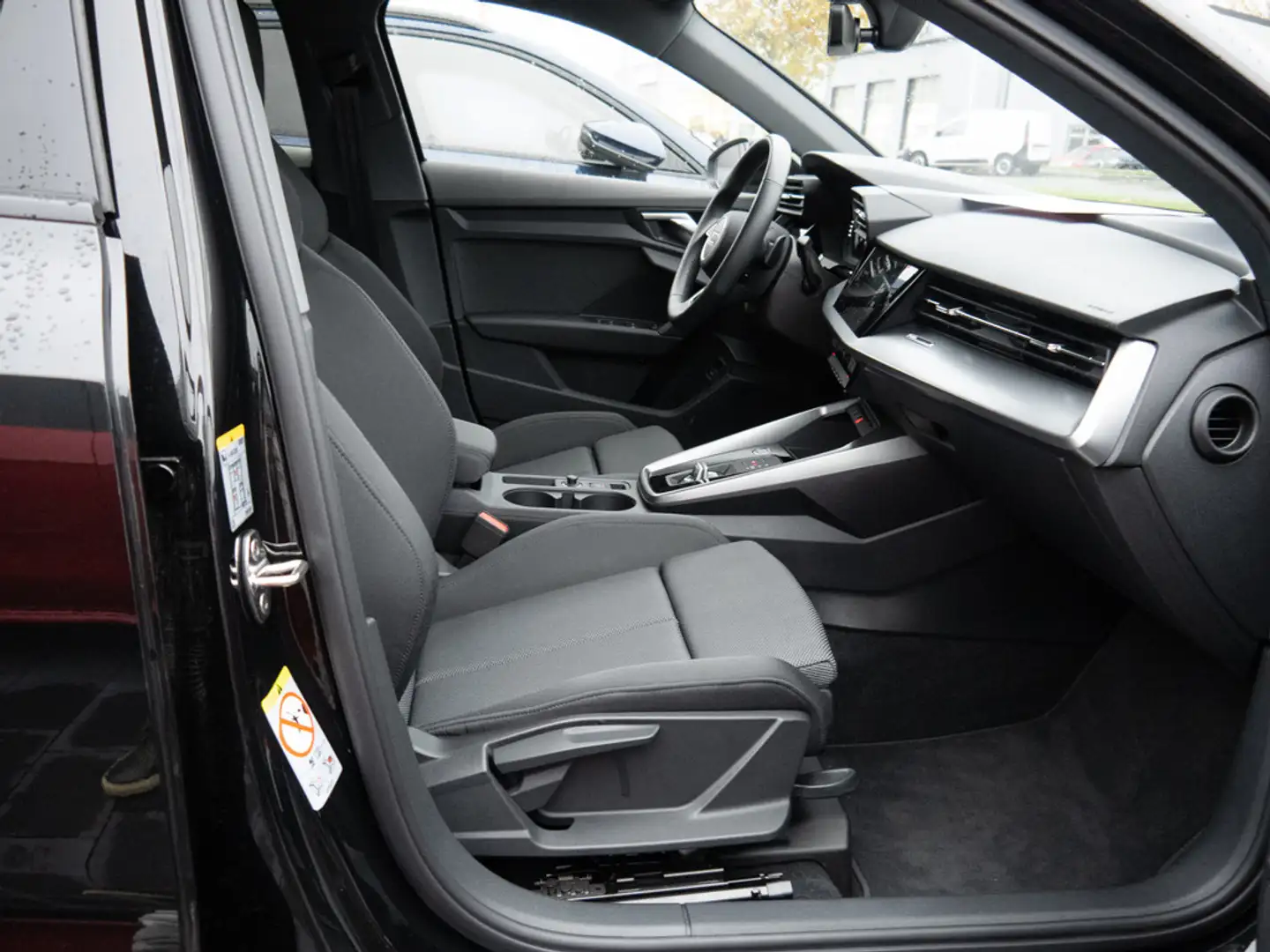 Audi A3 Sportback 30 TFSI advanced KLIMA PDC SHZ Schwarz - 2
