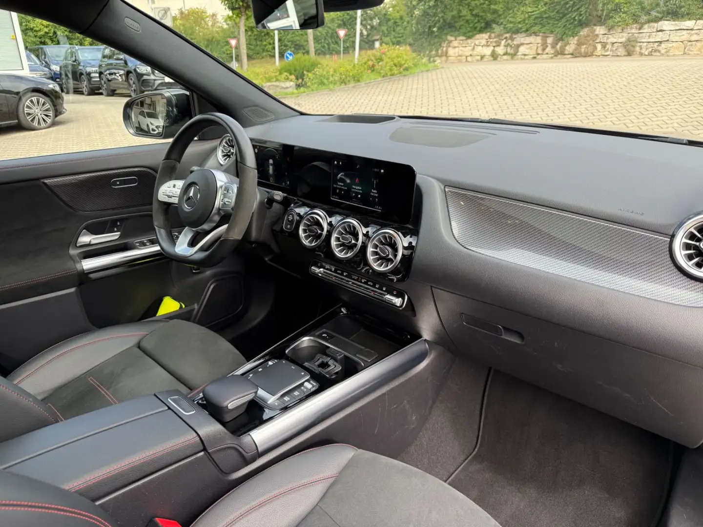 Mercedes-Benz GLA 200 d 4M AMG Night Beam Pano AHK STHZ 360 HuD Grau - 2