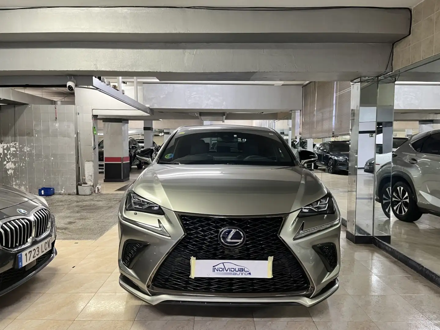 Lexus NX 300 300h F Sport Panorámico 4WD Plateado - 2