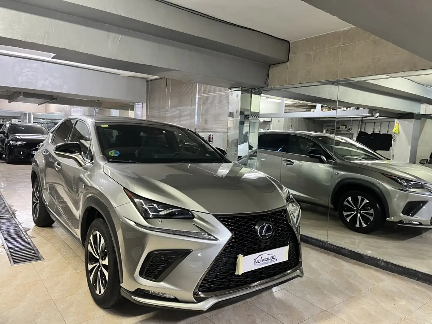 Lexus NX 300 300h F Sport Panorámico 4WD Plateado - 1