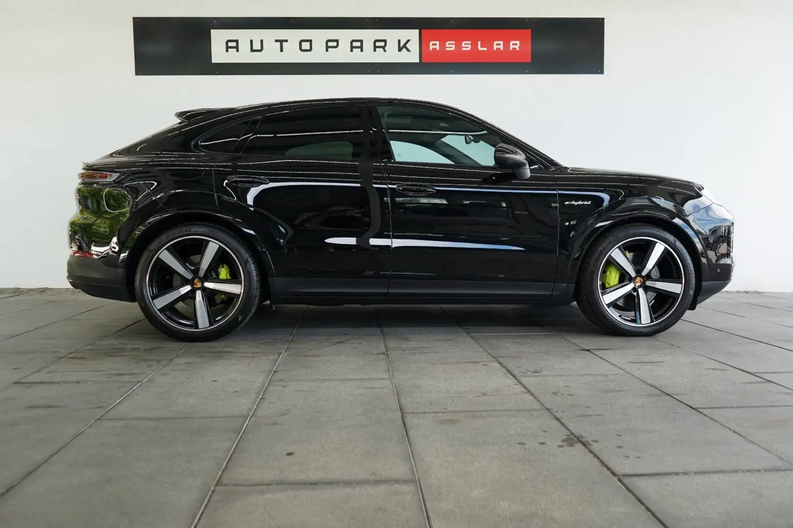 Porsche Cayenne Coupe E-Hybrid MY24/P-DISPLAY/MEGA-SPEC Schwarz - 2