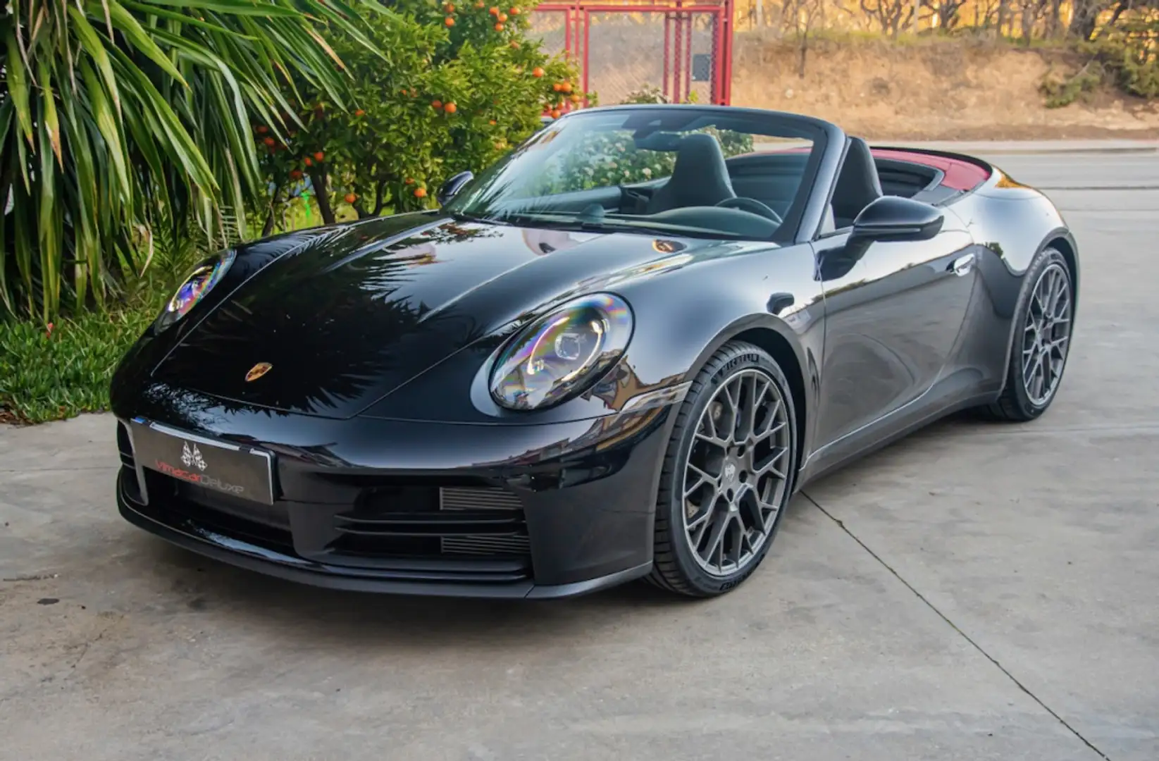 Porsche 992 Carrera Cabriolet Noir - 1