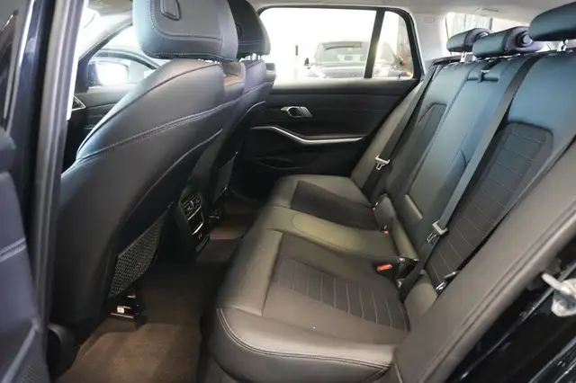 BMW 3 Series view 9