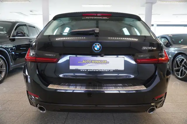 BMW 3 Series view 6