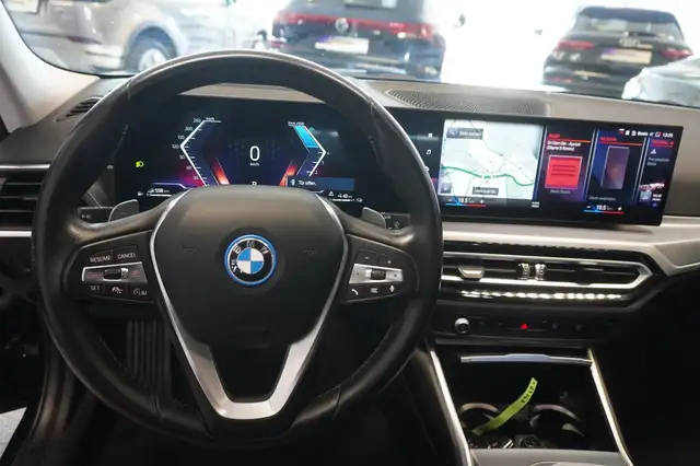 BMW 3 Series view 11