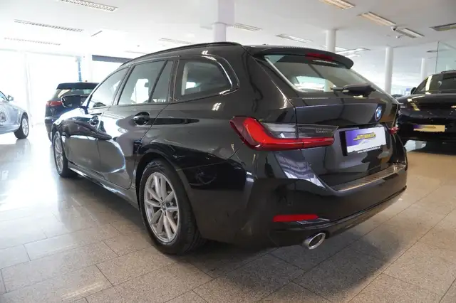 BMW 3 Series view 4