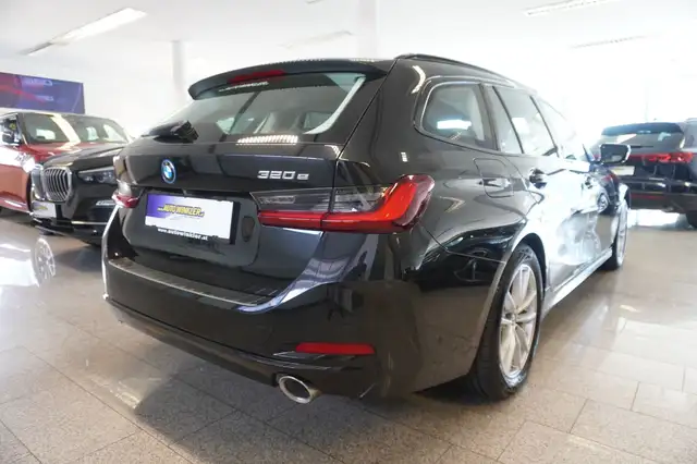 BMW 3 Series view 5