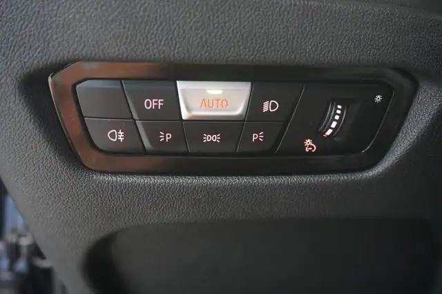 BMW 3 Series view 14