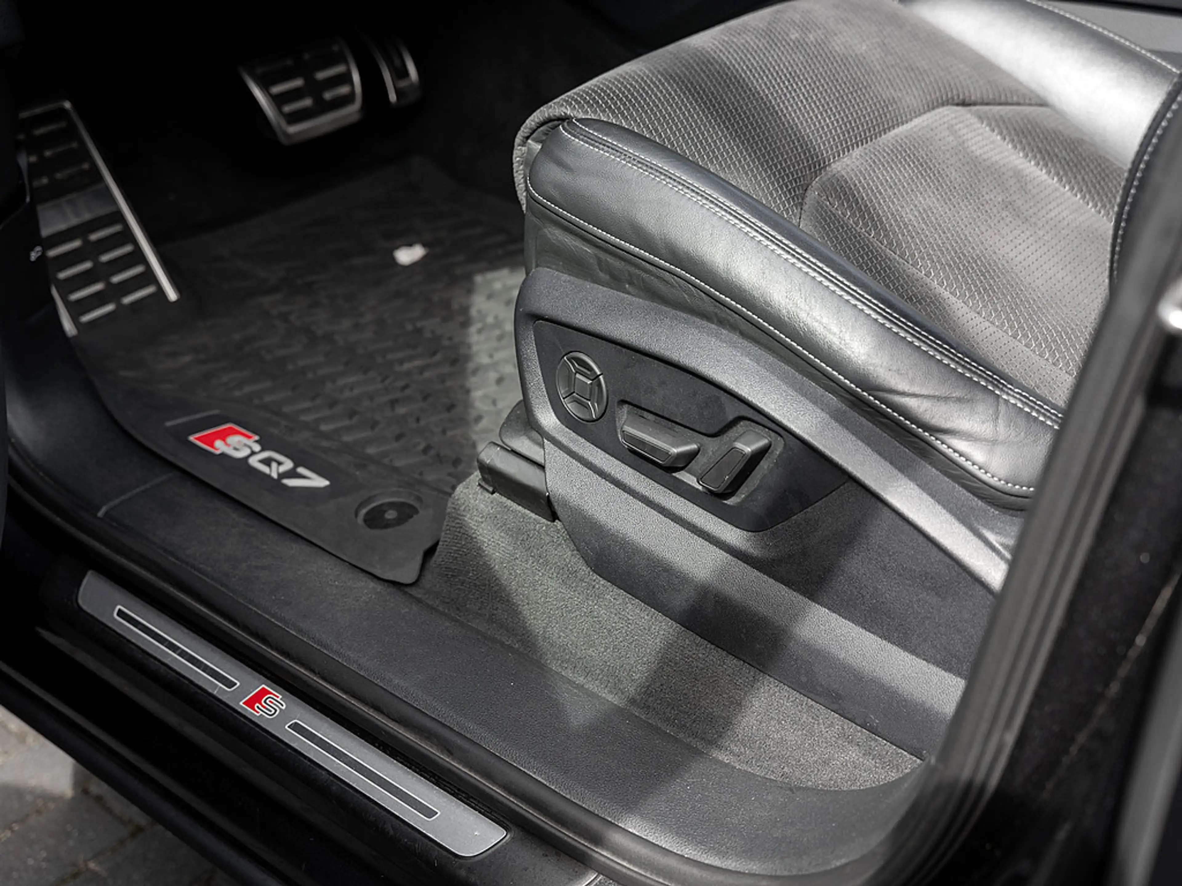 Audi SQ7 4.0 TDI quattro AHK HUD MATRIX STHZG 360° — photo 15