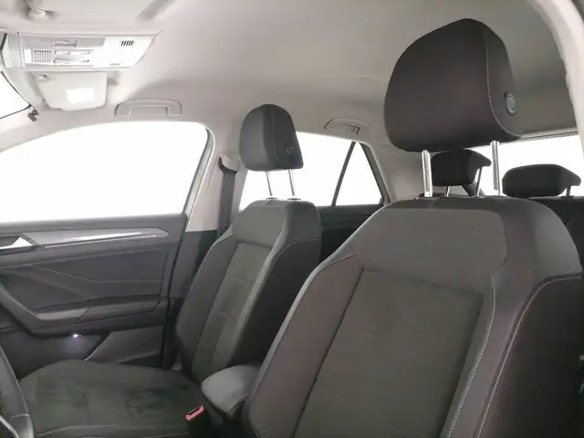 Volkswagen T-Roc view 12