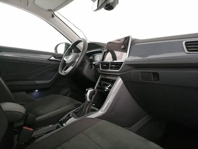 Volkswagen T-Roc view 7