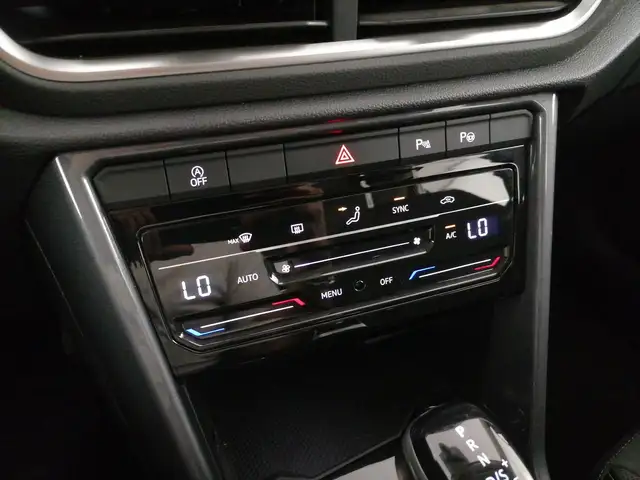 Volkswagen T-Roc view 14