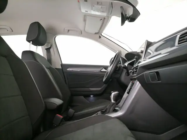 Volkswagen T-Roc view 6