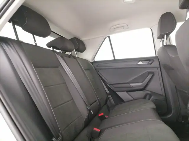 Volkswagen T-Roc view 8