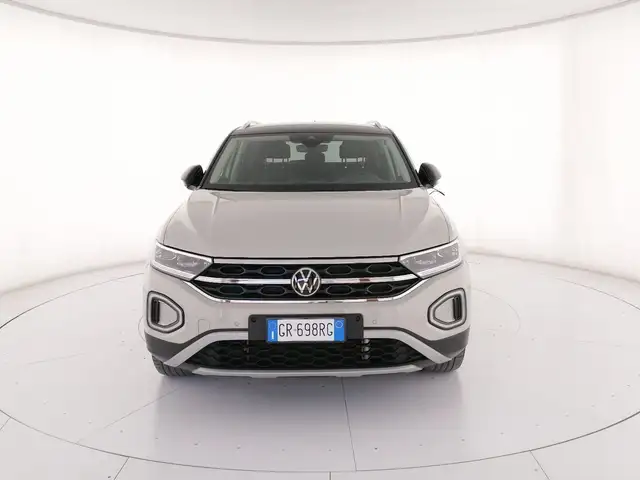 Volkswagen T-Roc view 5