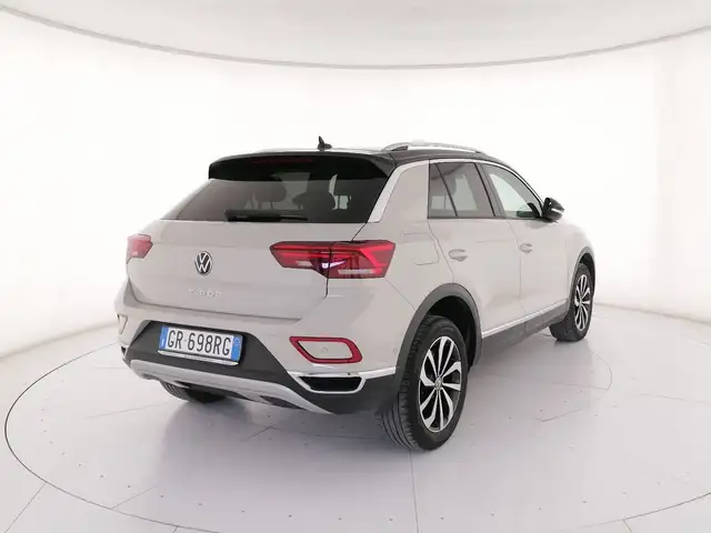 Volkswagen T-Roc view 2