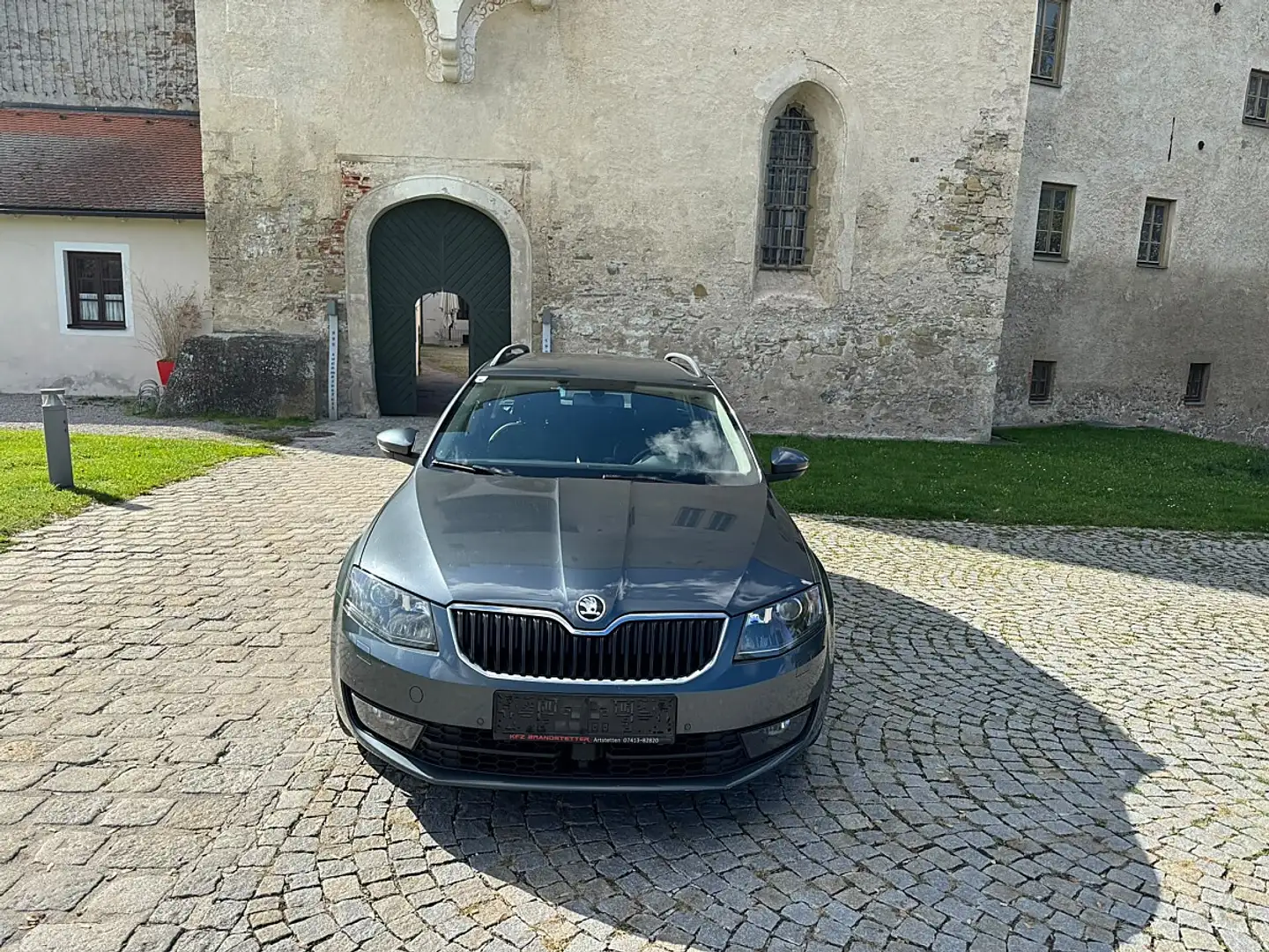 Skoda Octavia Combi 2.0 4x4 Laurin&Klement Grau - 1