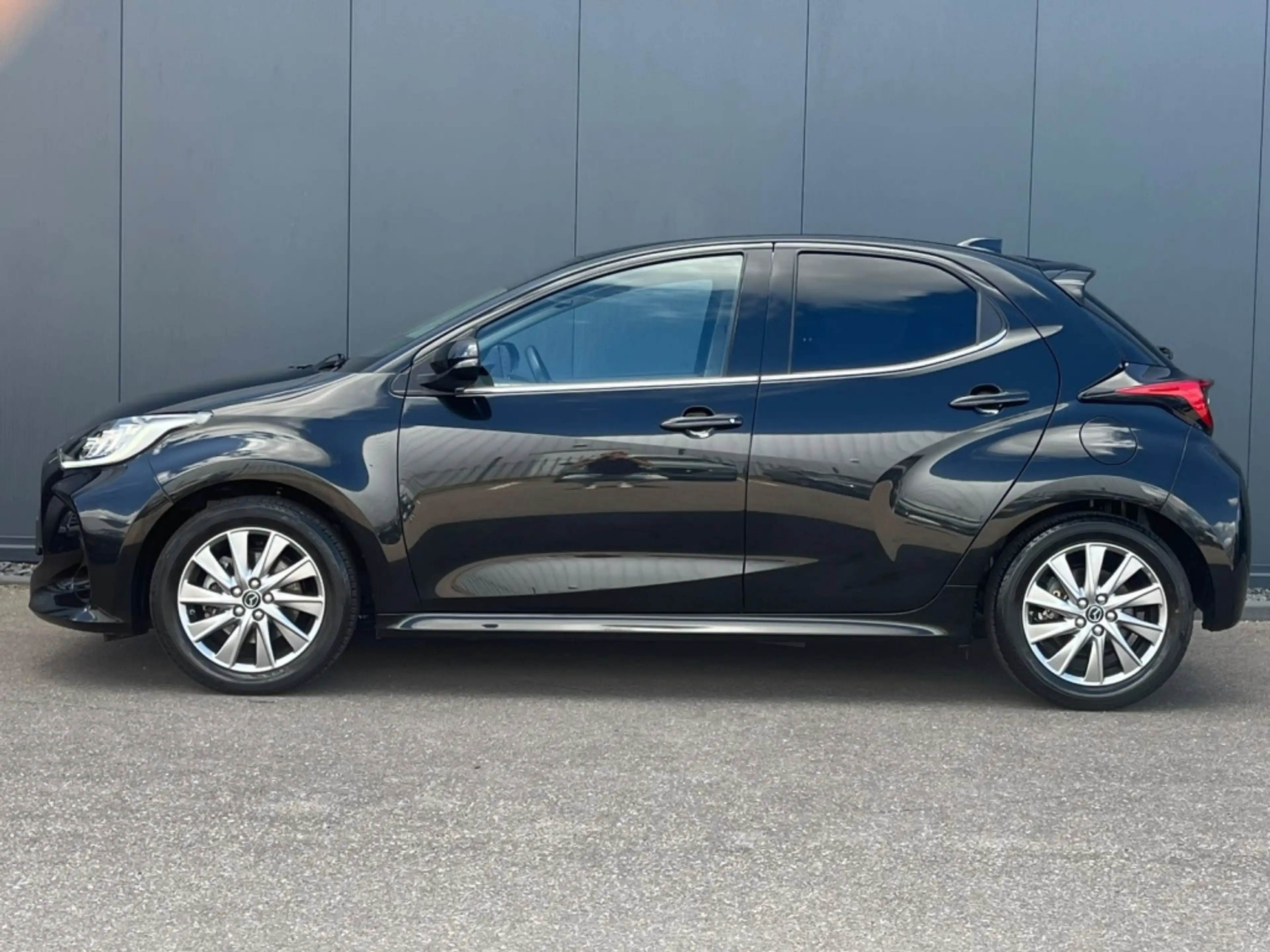 Mazda 2 Hybrid 1.5 Select / Complete uitvoering / Afneemba — photo 2