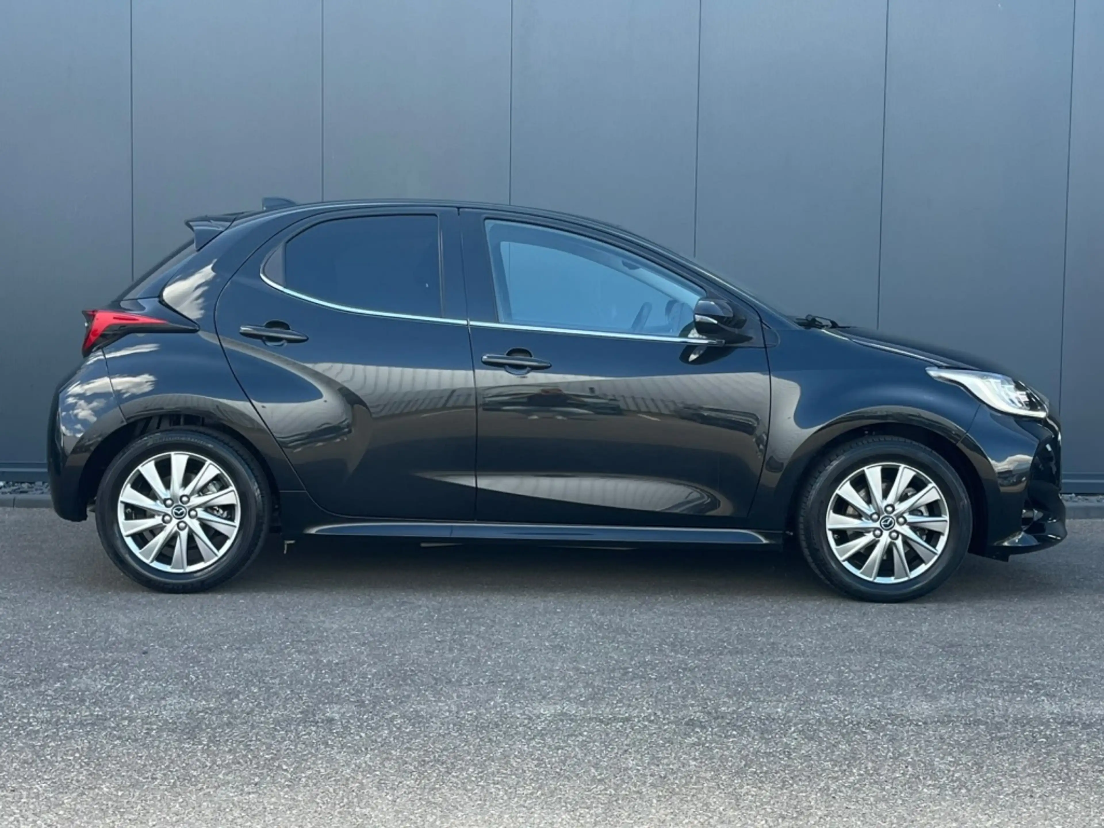 Mazda 2 Hybrid 1.5 Select / Complete uitvoering / Afneemba — photo 9