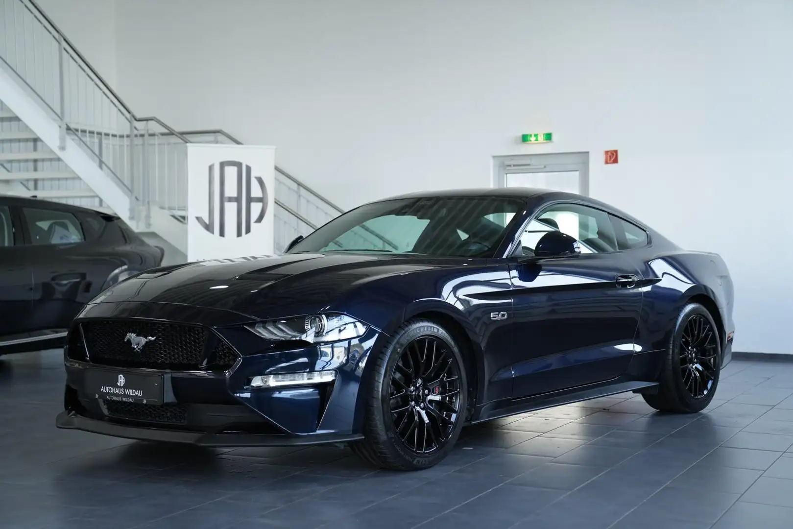 Ford Mustang GT Fastback *AUT*NAV*LED*SITZ+HZ+LÜ* Синий - 2