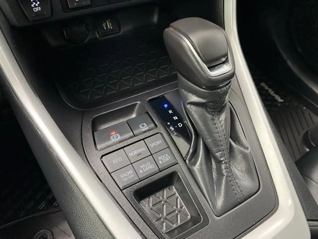 Toyota RAV 4 снимка Toyota RAV 4