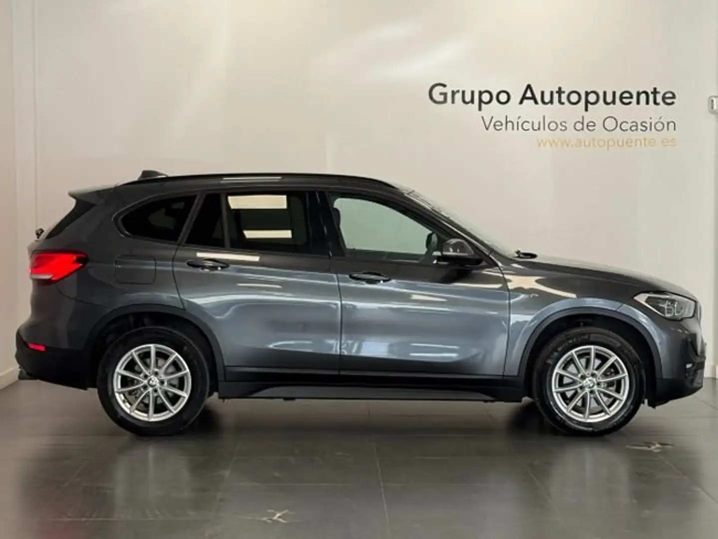 BMW X1 sDrive 18dA Gris - 2